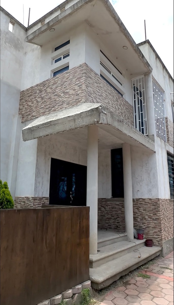 Casa de 3 plantas moderna y grandes espacios 4