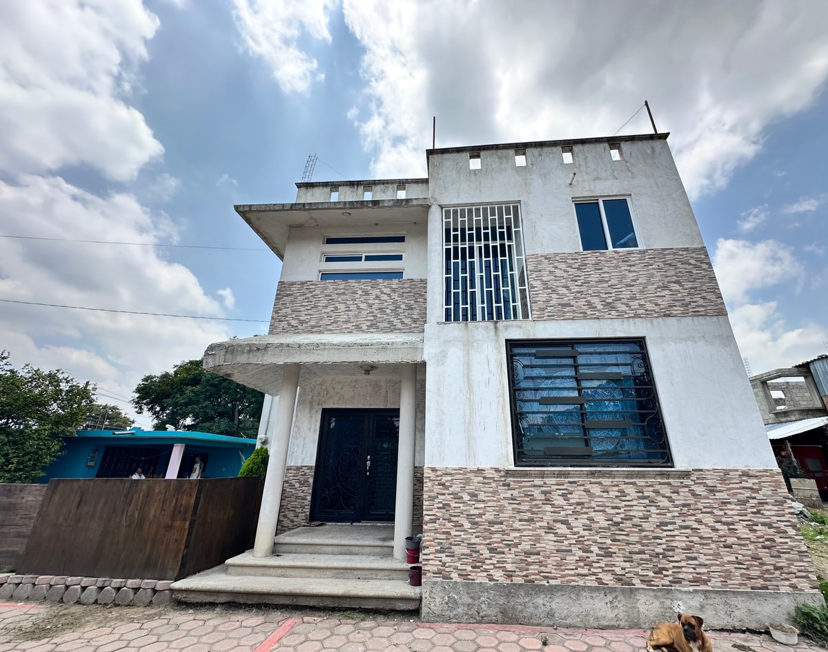 Casa de 3 plantas moderna y grandes espacios 3