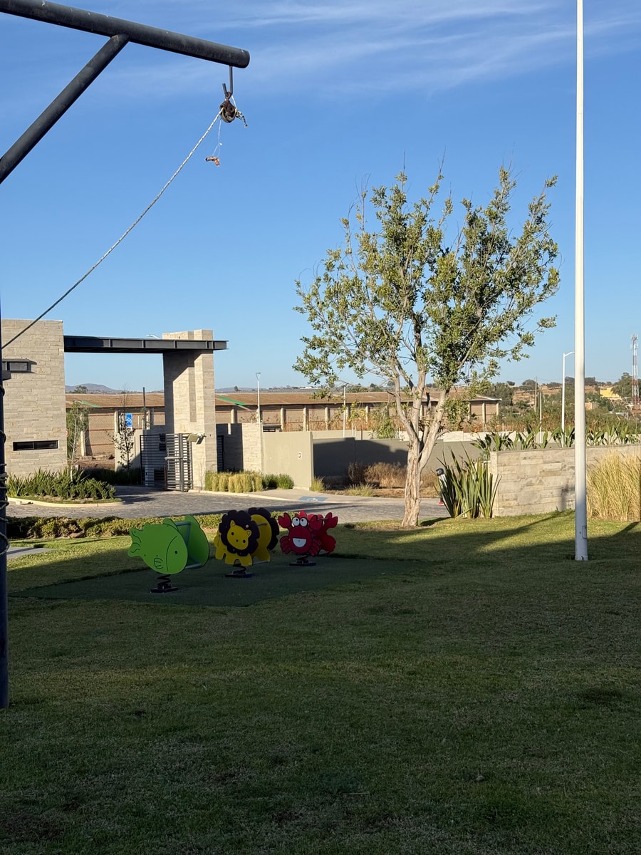 CASA EN VENTA EN VALLE IMPERIAL 2