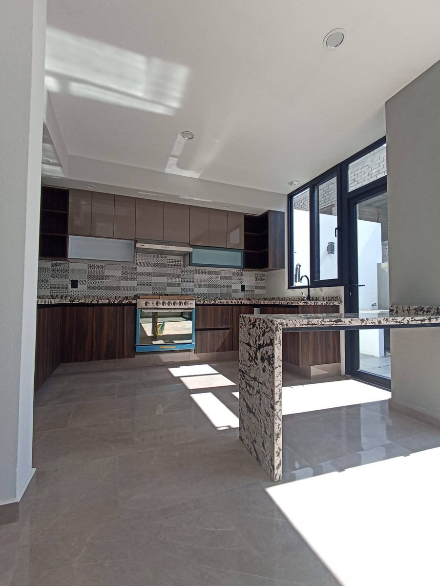 Venta de casa ubicada en zona sur 4
