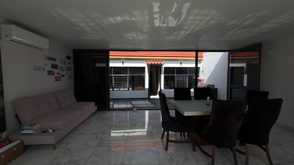 Venta casa a 2 cuadras de Mariano Otero  4