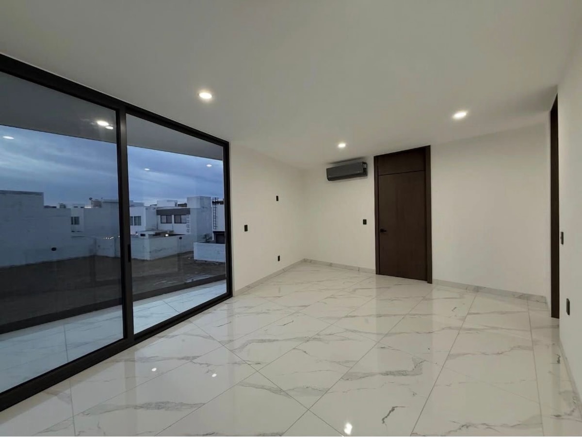 Oportunidad de casa en venta en valle imperial 5