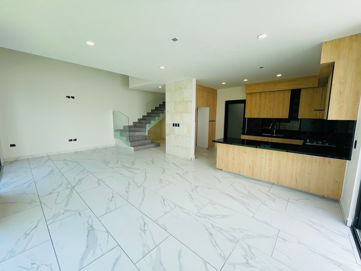 Casa nueva en Residencial Lombardía con terraza PB 3