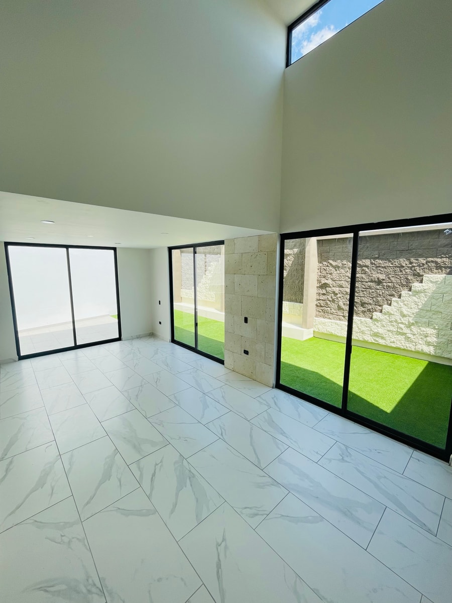 Casa nueva en Residencial Lombardía con terraza PB 2