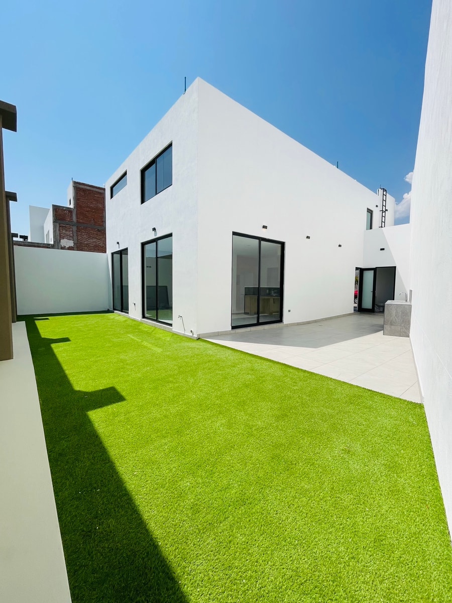 Casa nueva en Residencial Lombardía con terraza PB 5