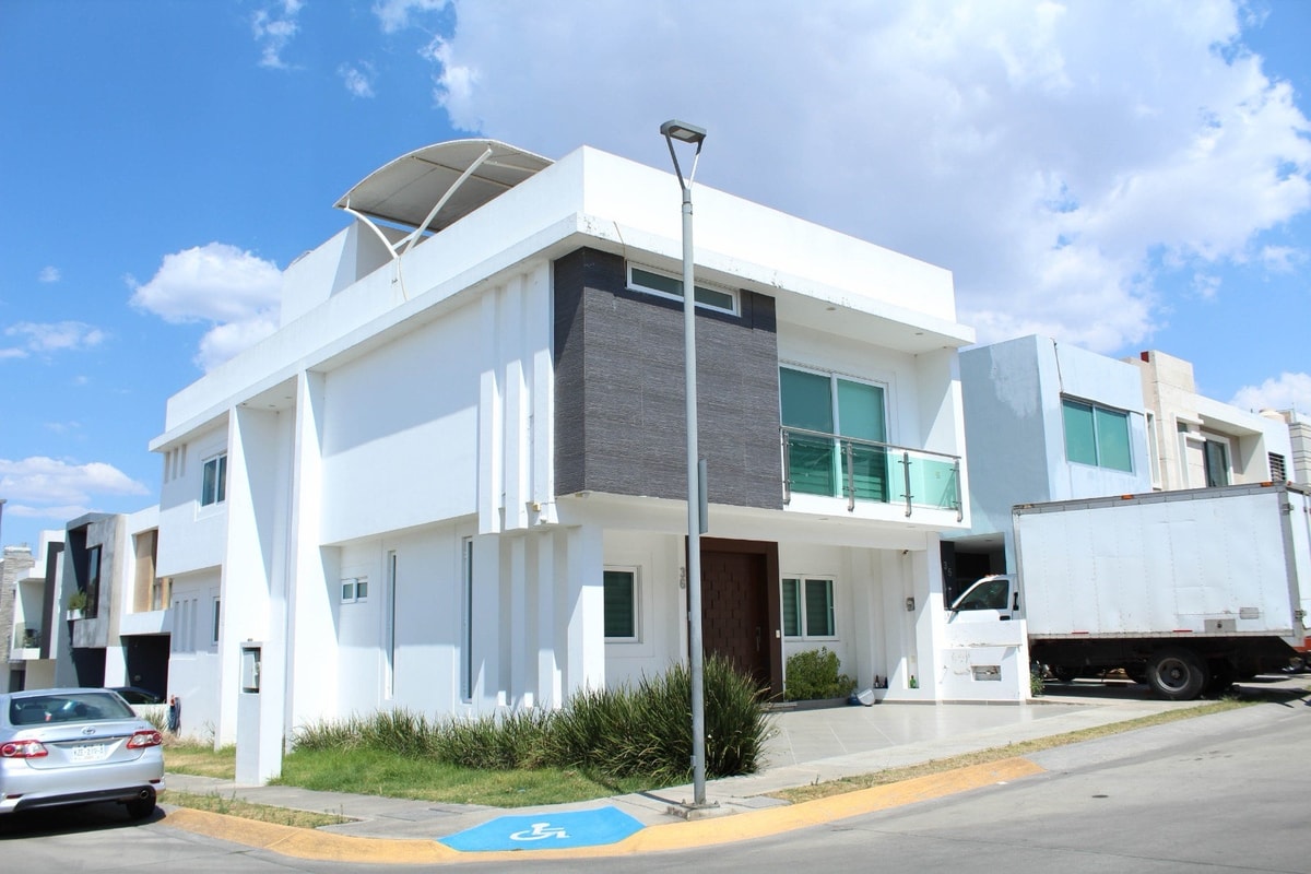 ✨ CASA EN VENTA EN LA CIMA – COTO C ✨