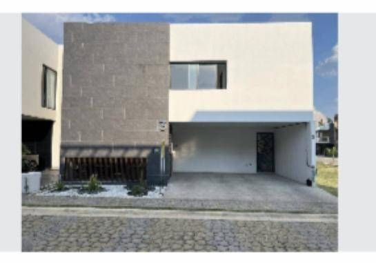 RESIDENCIA EN VENTA CON JARDIN AMPLIO