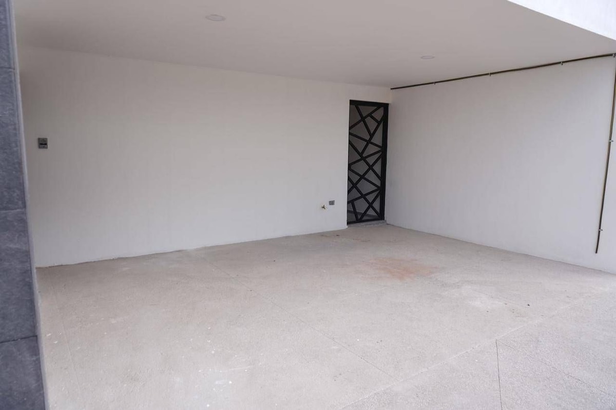 RESIDENCIA EN VENTA CON JARDIN AMPLIO 2