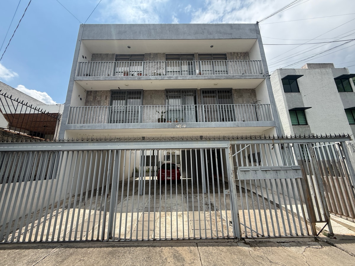 Departamento en venta en la Col. Jardines del sol 