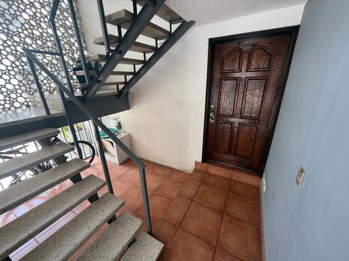 Departamento en venta en la Col. Jardines del sol  3