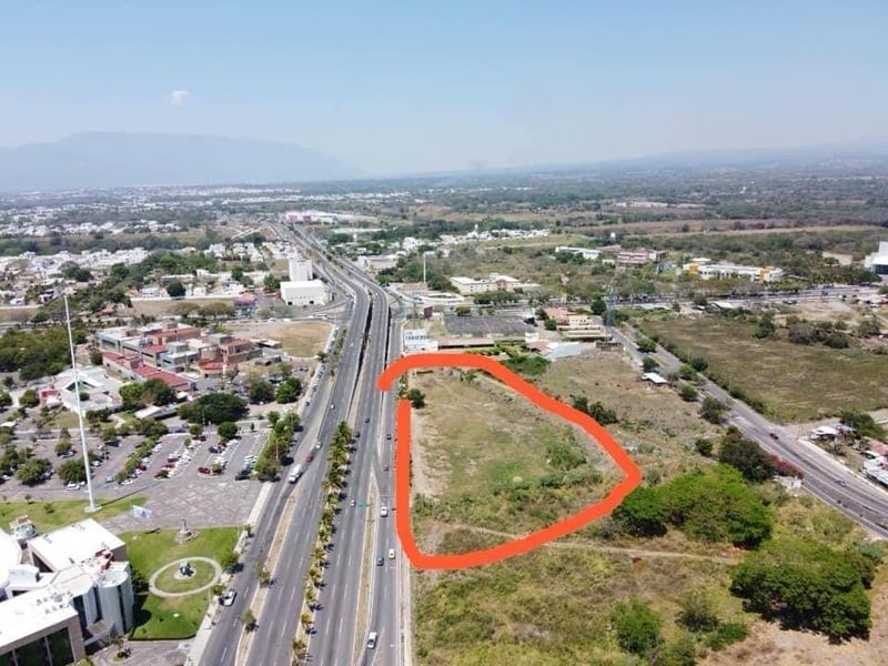 Excelente Terreno comercial industrial en Colima