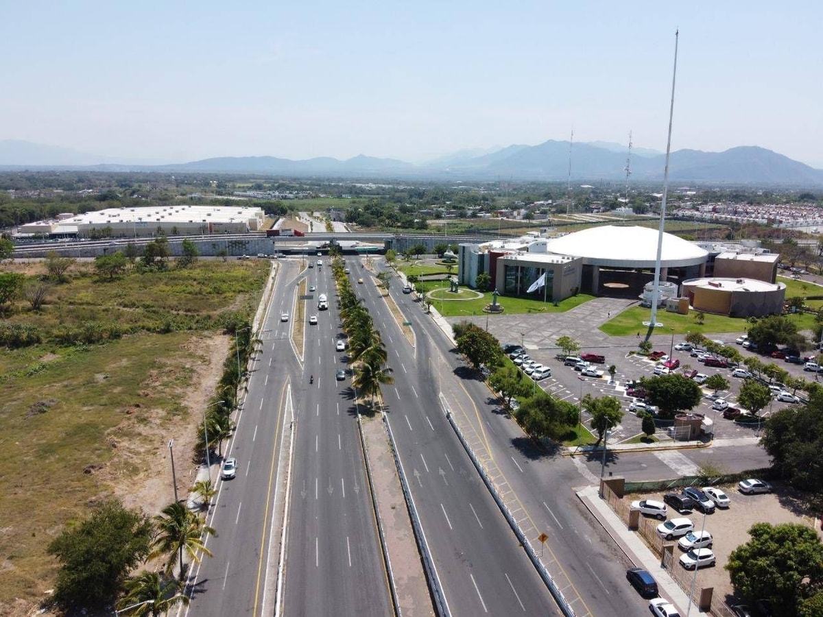 Excelente Terreno comercial industrial en Colima 2