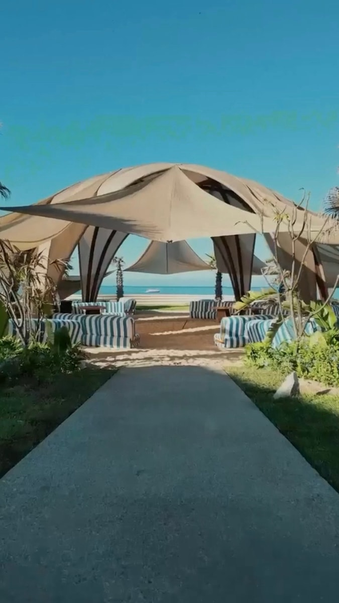Terrenos con aeropuerto privado a pie de playa  4