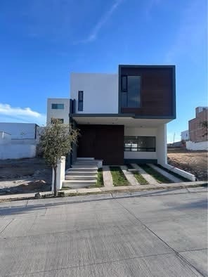 Venta de hermosa residencial el mayorazgo Queretar 2