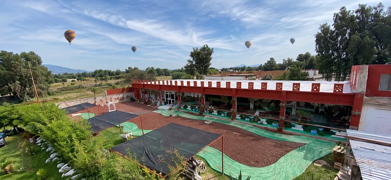 Espacio comercial en renta frente a las pirámides