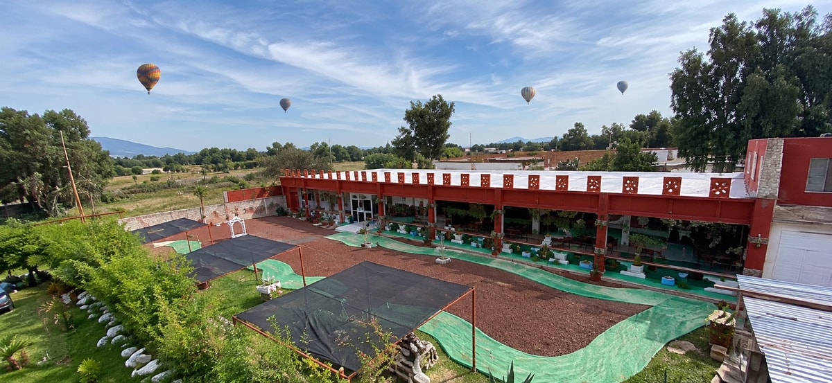 Espacio comercial en renta frente a las pirámides