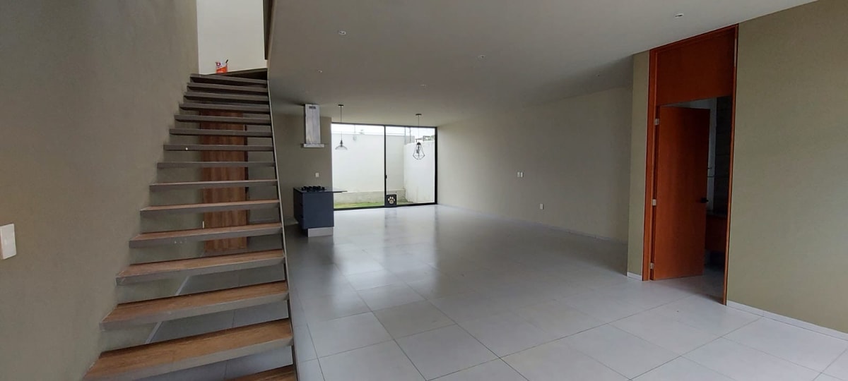 Casa en renta en coto Casa Fuerte  3